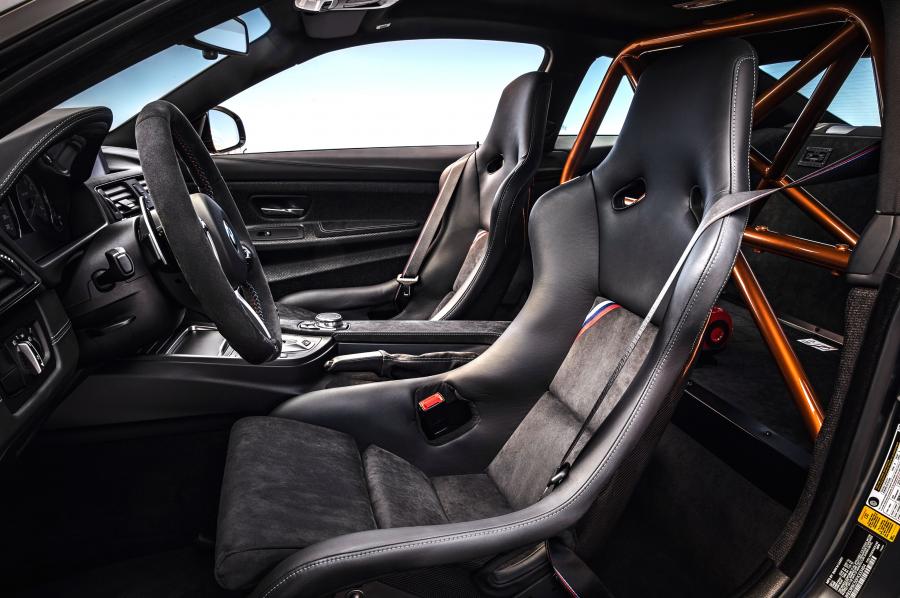 Интерьер BMW M4 GTS (F82) 2015 года  (WW) (фото 12 из 40)